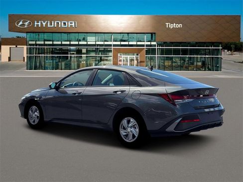 New 2026 Hyundai Elantra SE image 4