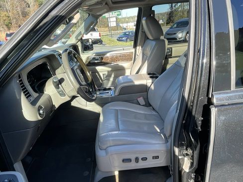 Used 2015 Lincoln Navigator 2WD image 14