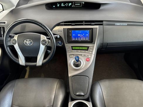 Used 2015 Toyota Prius Five FWD image 16