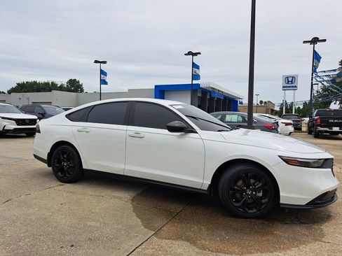 Used 2025 Honda Accord SE image 3