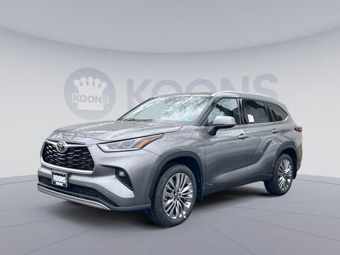New 2026 Toyota Highlander Platinum image 1