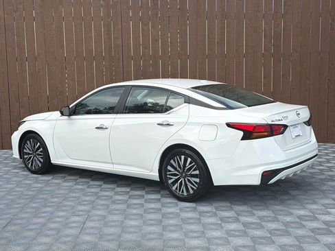 Used 2025 Nissan Altima 2.5 SV FWD image 14