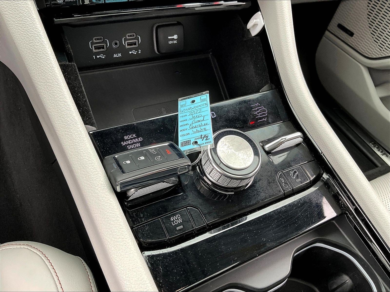 Used 2022 Jeep Grand Cherokee Overland w/ Luxury Tech Group IV AWD/4WD image 36