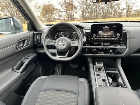 New 2025 Nissan Pathfinder SV w/ SV Premium Package image 25