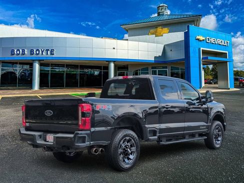Used 2023 Ford F350 Lariat w/ Lariat Ultimate Package AWD/4WD image 3