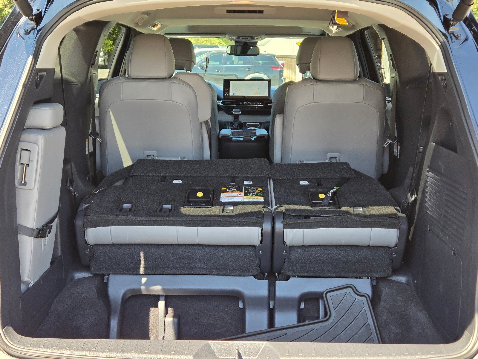 Used 2026 Toyota Sienna XLE FWD image 10