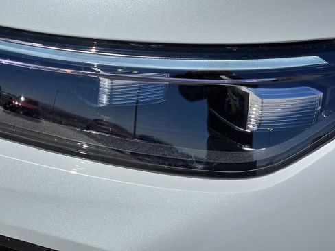New 2026 Volkswagen Tiguan SE R-Line FWD image 7