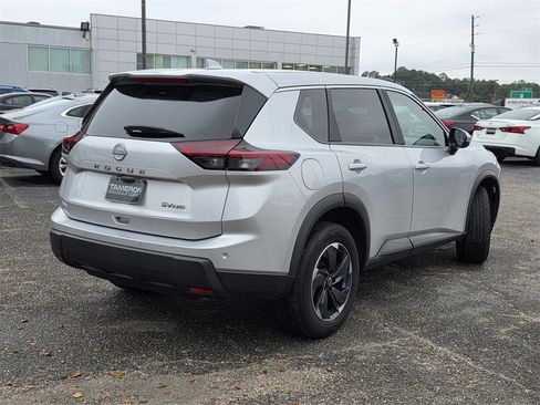 Used 2024 Nissan Rogue SV image 6