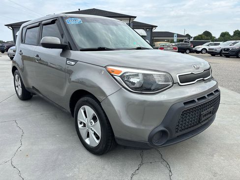 Used 2016 Kia Soul FWD image 2