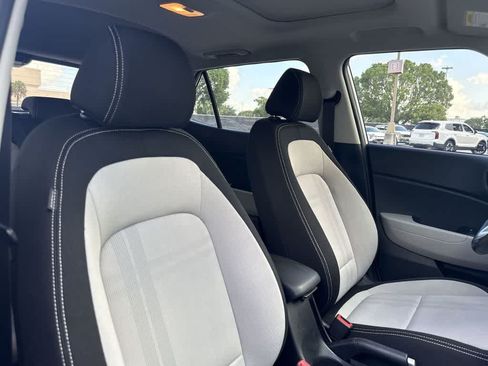 Used 2024 Hyundai Venue SEL FWD image 27
