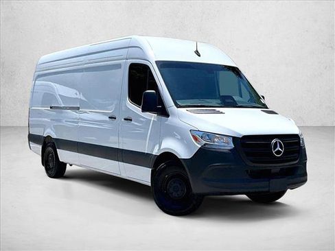 Used 2025 Mercedes-Benz Sprinter 2500 image 12