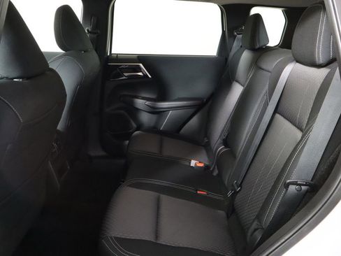 Used 2024 Mitsubishi Outlander ES image 16