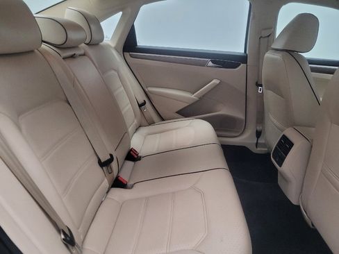 Used 2018 Volkswagen Passat 2.0T SE FWD image 19