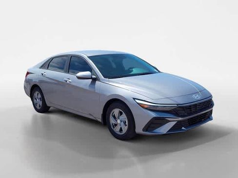 New 2026 Hyundai Elantra SE FWD image 7