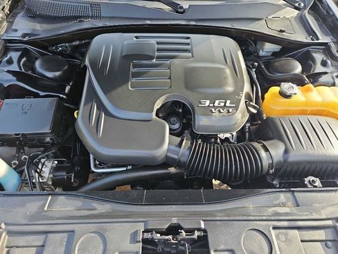 Used 2013 Chrysler 300 S image 9