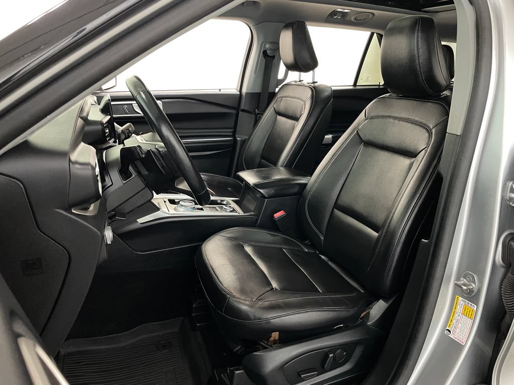 Used 2020 Ford Explorer XLT w/ Equipment Group 202A AWD/4WD image 25