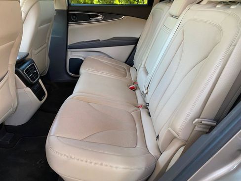 Used 2019 Lincoln Nautilus Reserve FWD image 33