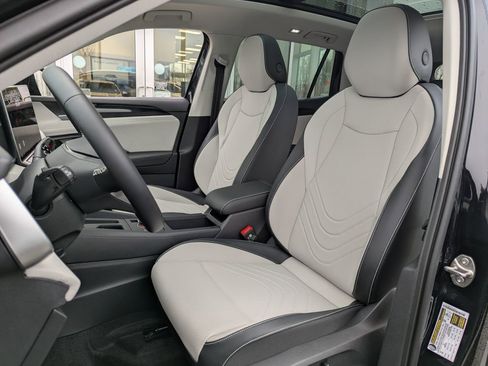 New 2026 Volkswagen Tiguan SE image 26