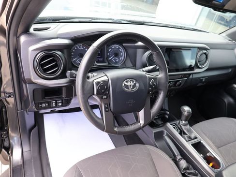 Used 2017 Toyota Tacoma TRD Sport w/ Premium & Technology Package AWD/4WD image 24