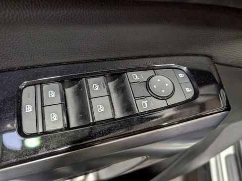 Used 2023 Nissan Pathfinder SL w/ Black Appearance Package AWD/4WD image 14