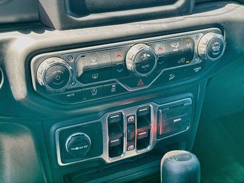 Used 2019 Jeep Wrangler Unlimited Sport S AWD/4WD image 17