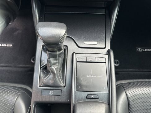 Used 2020 Lexus ES 350 w/ Premium Package image 18