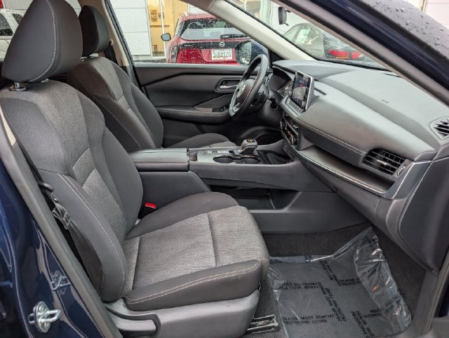 Used 2024 Nissan Rogue SV FWD image 11