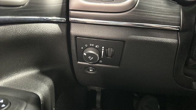 Used 2020 Jeep Grand Cherokee Limited AWD/4WD image 12