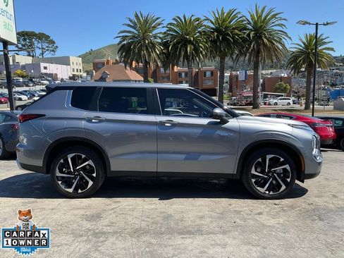 Used 2024 Mitsubishi Outlander SE image 3