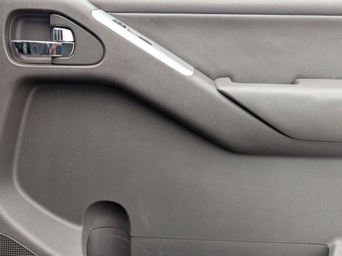 Used 2009 Nissan Pathfinder SE AWD/4WD image 28