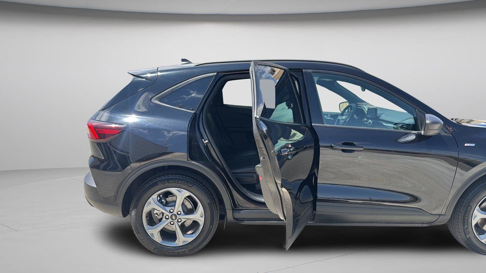 Used 2025 Ford Escape ST-Line FWD image 25
