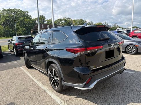 Used 2022 Toyota Highlander XSE AWD/4WD image 4