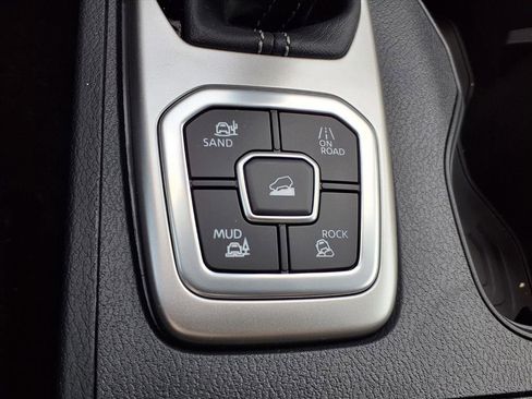 New 2026 Nissan Frontier SV w/ All-Weather Content Package image 18