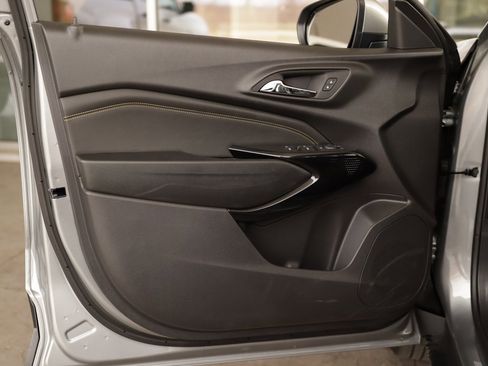 Used 2025 Chevrolet Trax LT w/ Driver Confidence Package image 21