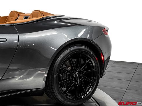 Used 2019 Aston Martin DB11 Volante RWD image 16