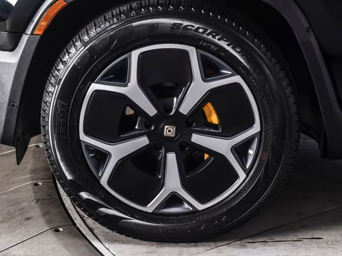 Used 2024 Rivian R1S Adventure AWD/4WD image 9