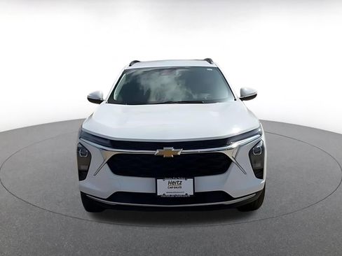 Used 2025 Chevrolet Trax LT w/ LT Convenience Package FWD image 7