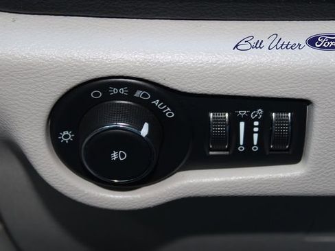 Used 2023 Chrysler Pacifica Limited image 22