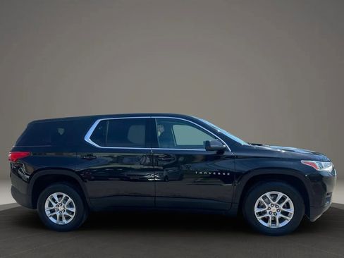 Used 2021 Chevrolet Traverse LS image 4