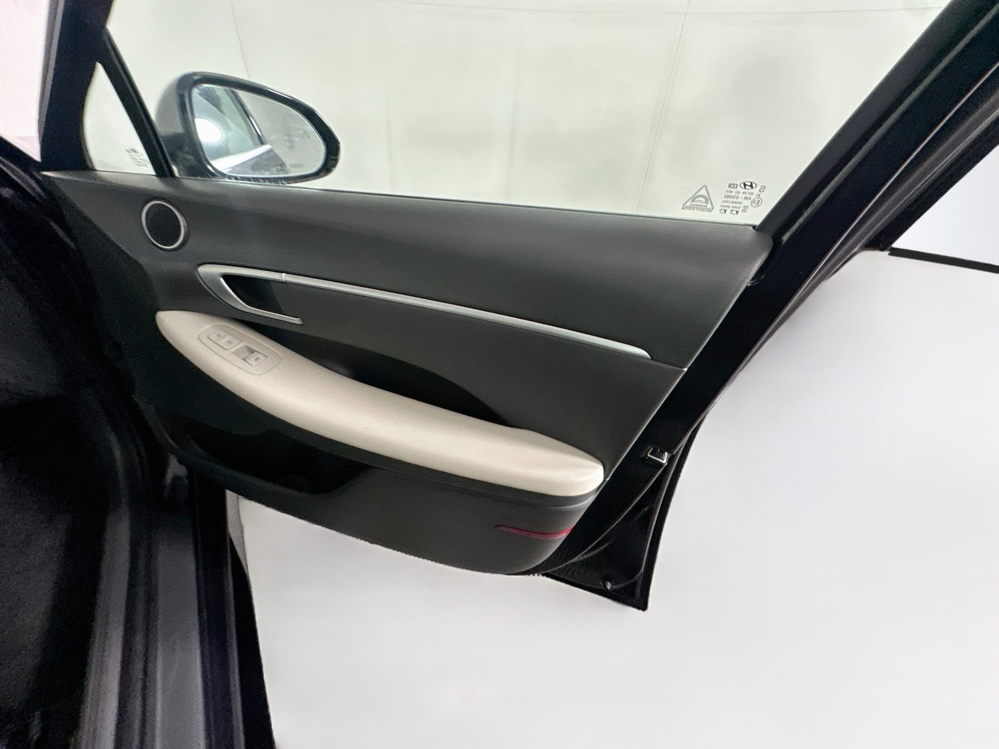 Used 2025 Hyundai Sonata SEL FWD image 30