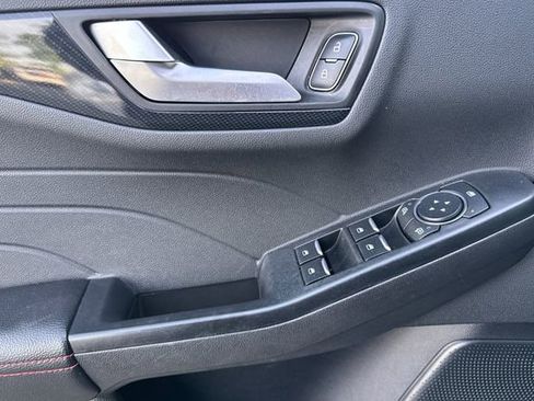 Used 2025 Ford Escape ST-Line FWD image 11