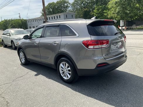 Used 2017 Kia Sorento AWD w/ LX Convenience Package image 7