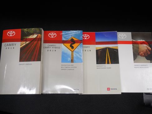 Used 2019 Toyota Camry LE image 21