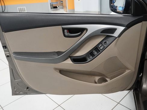 Used 2015 Hyundai Elantra SE image 15