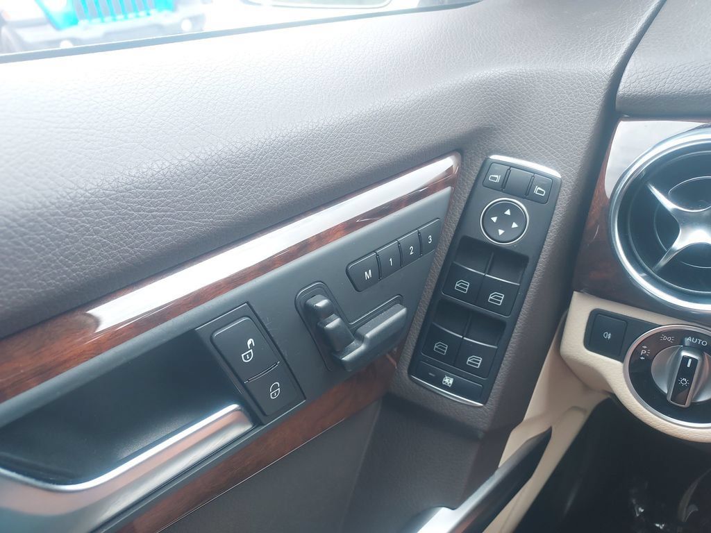 Used 2014 Mercedes-Benz GLK 250 BlueTEC 4MATIC image 25