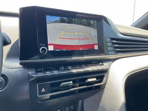 Used 2025 Toyota Camry SE w/ Convenience Package FWD image 21