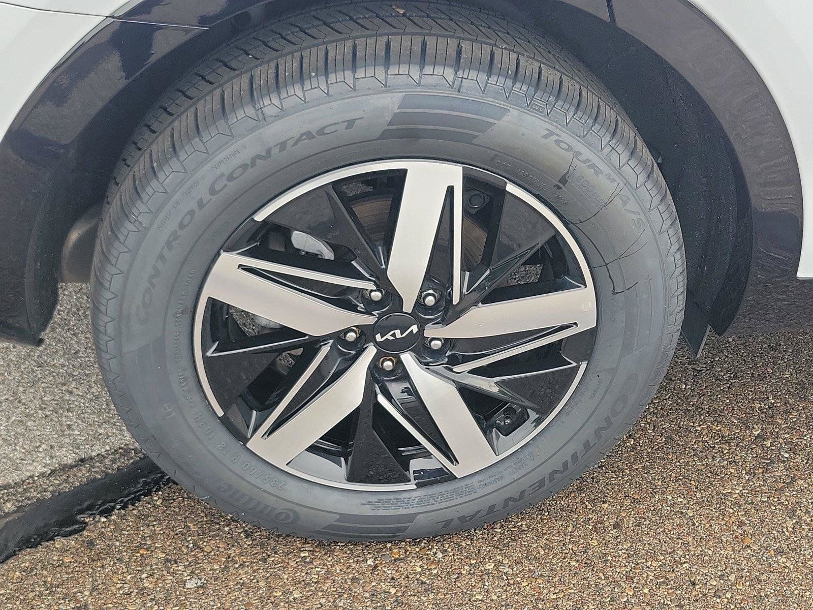 Used 2022 Kia Sorento S w/ Panoramic Sunroof Package FWD image 6