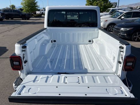 Certified 2023 Jeep Gladiator Overland AWD/4WD image 20