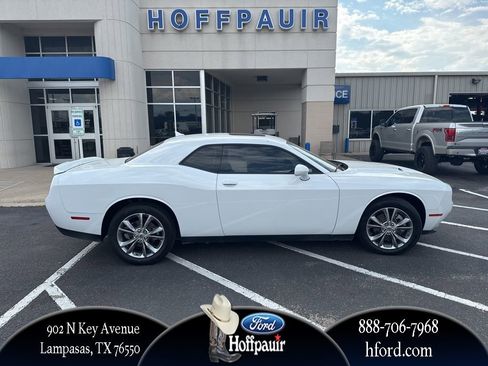 Used 2023 Dodge Challenger SXT image 1