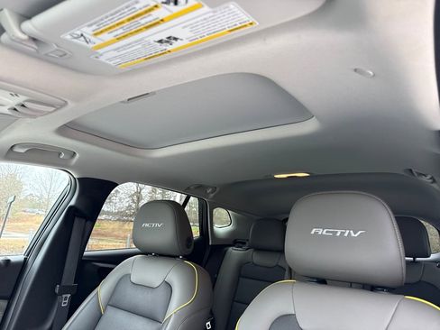 Used 2025 Chevrolet Trax ACTIV w/ Sunroof Package image 25